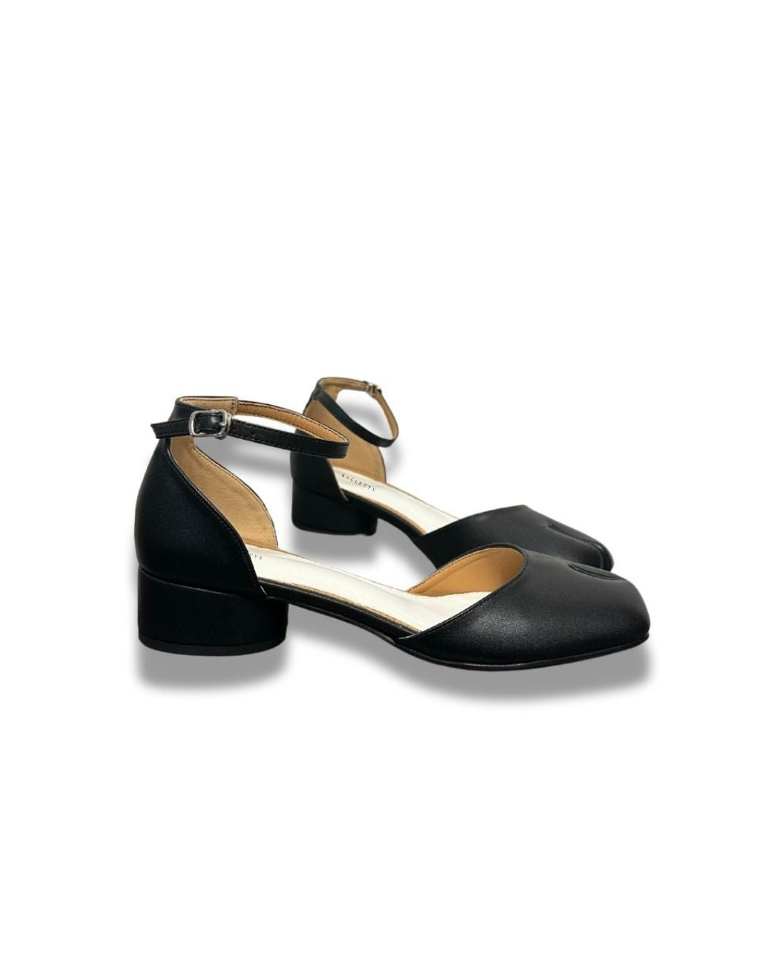 Strap pumps low heels