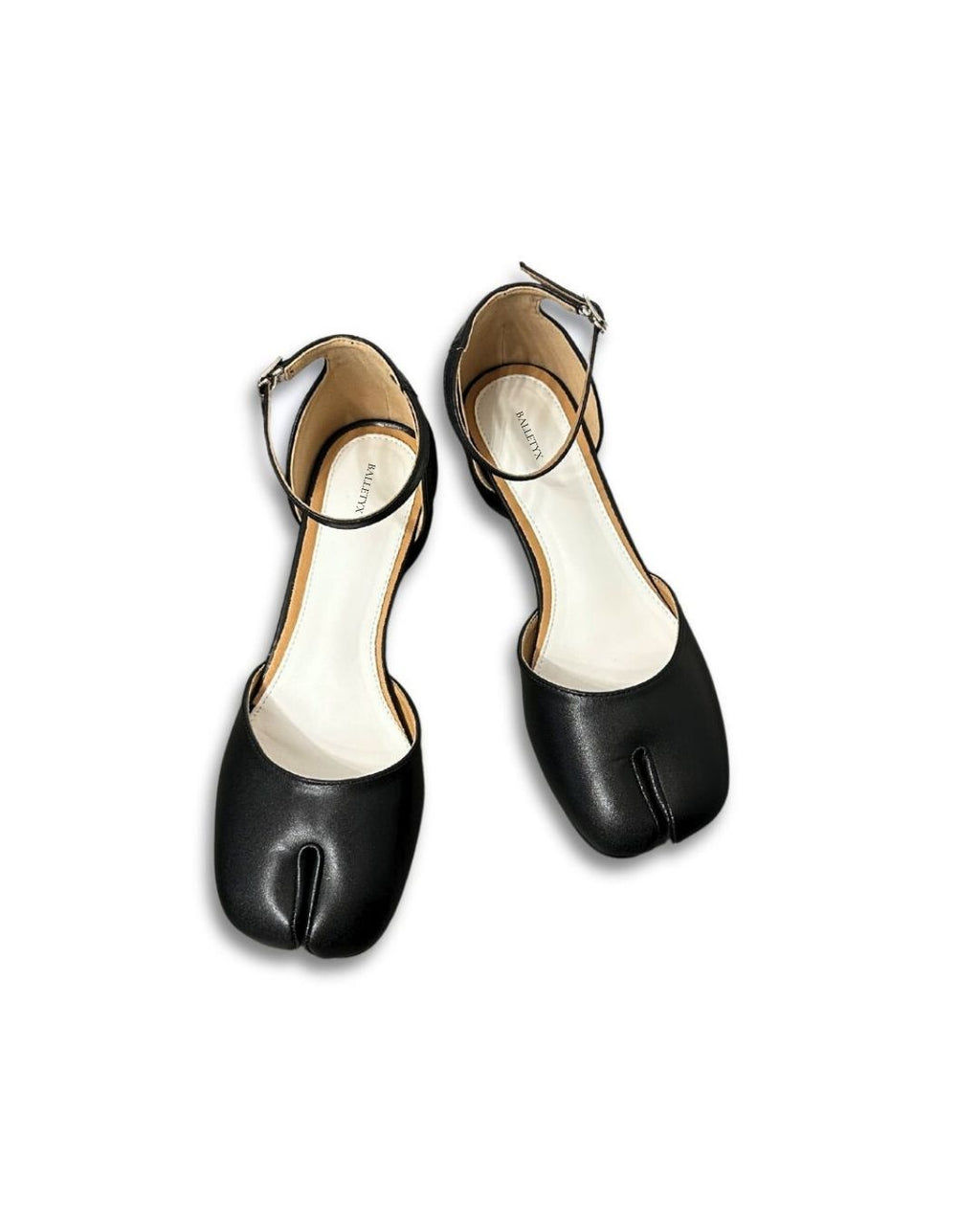 Strap pumps low heels
