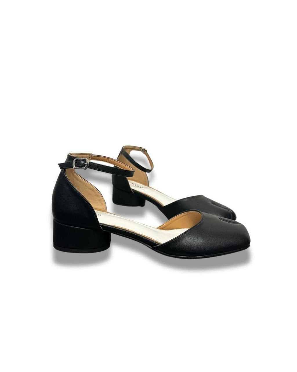 Strap pumps low heels