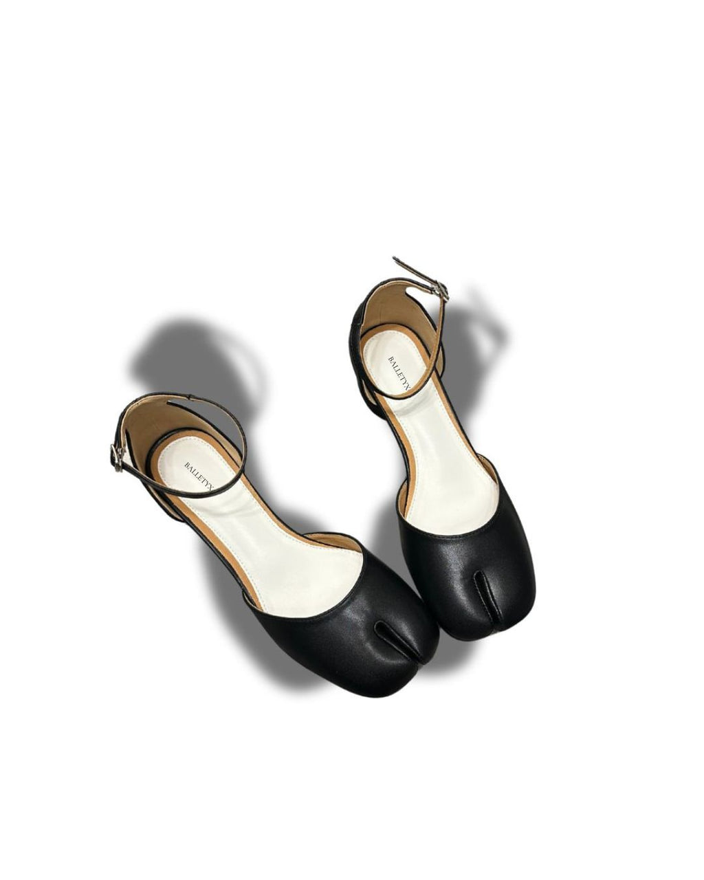 Strap pumps low heels